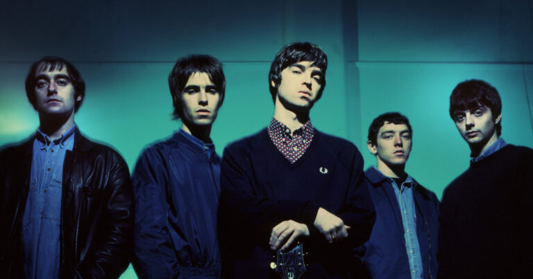 Oasis announce major reunion tour 15 years after warring Gallagher brothers split