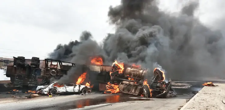 JUST IN: Petrol tanker explodes in Ibadan, five vehicles burnt