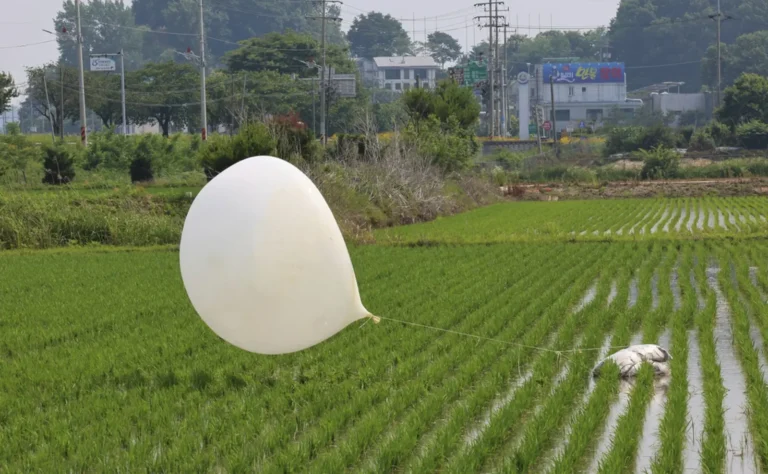 South Korea Closes Airports Repeatedly Due to North Korea Balloons Carrying Trash