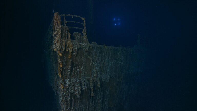 Titanic research dive reveals discovery, decay and new photos : NPR