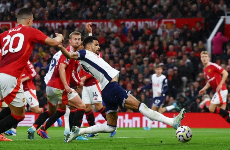 Bent: Tottenham Should Have Scored More Goals Against Man United