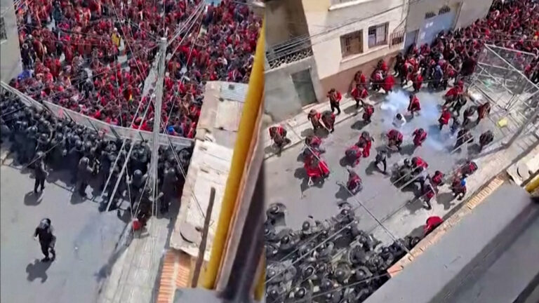 Video: Red Poncho protesters in Bolivia clash with police | Protests