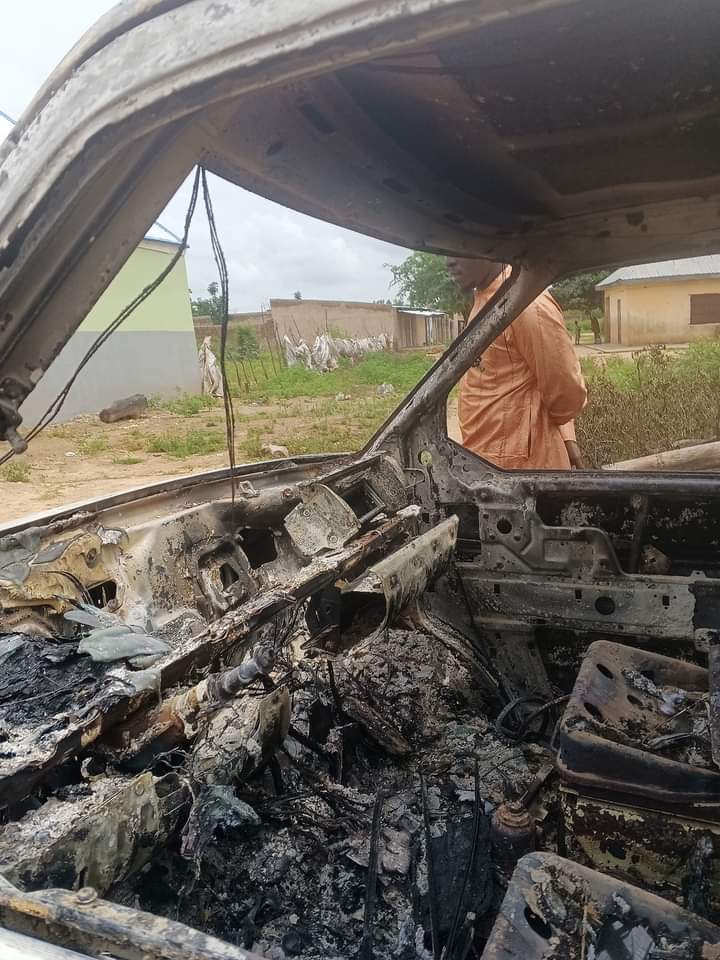 Boko Haram terrorists attack Yobe town, raze vehicles and local govt lodge