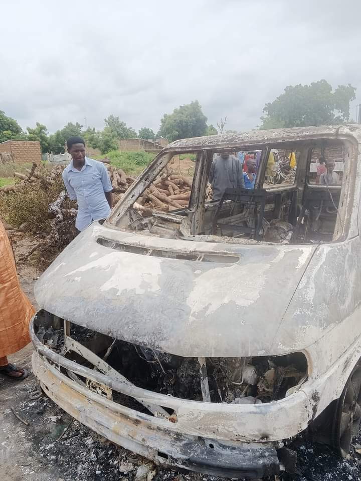 Boko Haram terrorists attack Yobe town, raze vehicles and local govt lodge