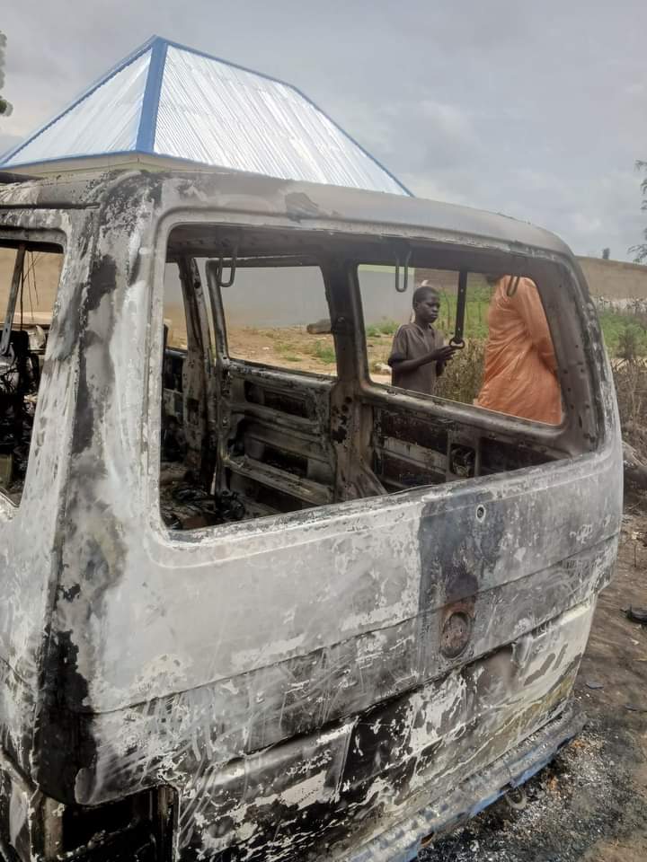 Boko Haram terrorists attack Yobe town, raze vehicles and local govt lodge