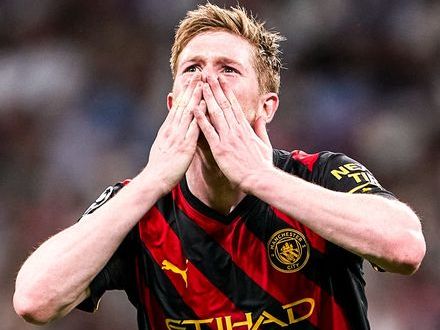 Is Kevin De Bruyne the best midfielder in the World?