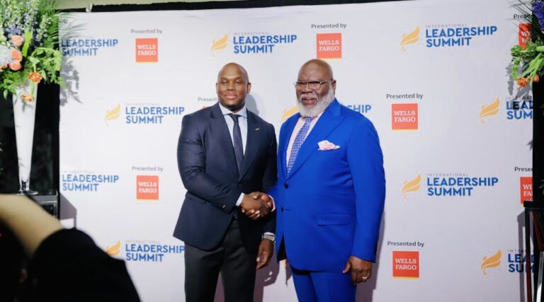 Vusi Thembekwayo meets T.D. Jakes, shares photos titled "From Benoni to the World"