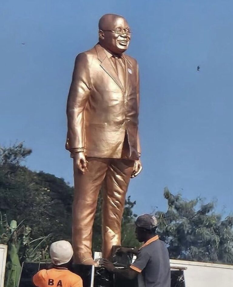 Ghana’s outgoing President Nana Akufo-Addo unveils a statue of himself (Photos)