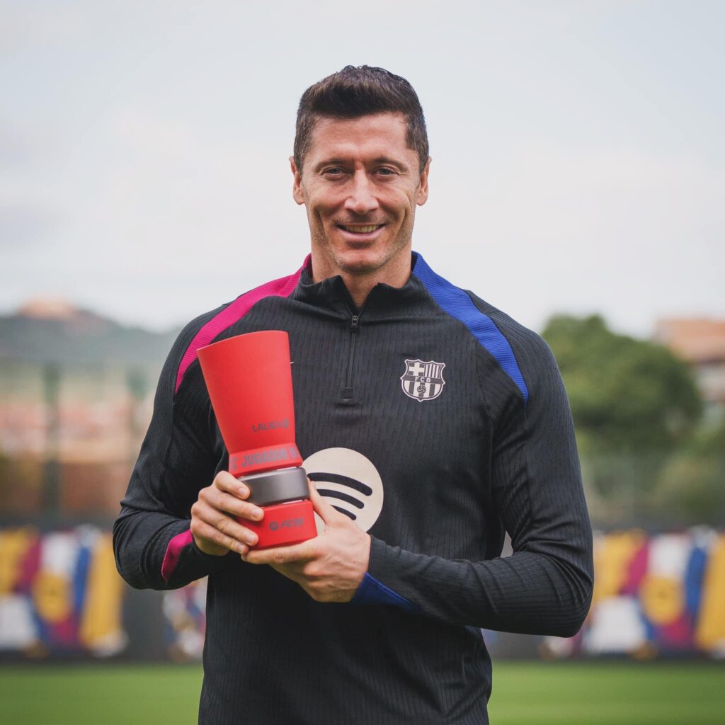 Lewandowski Wins October Player of the Month