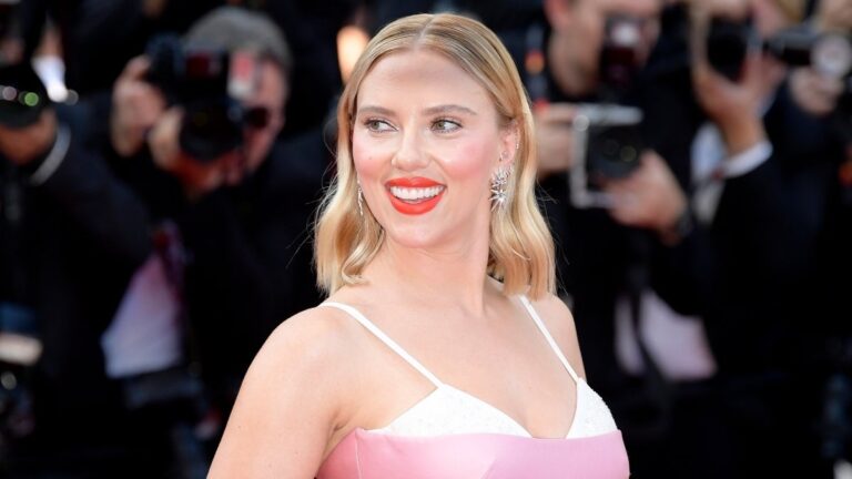 Scarlett Johansson Jokes ‘If Anyone Has a Bat Mitzvah’ Colin Jost Has a Ferry